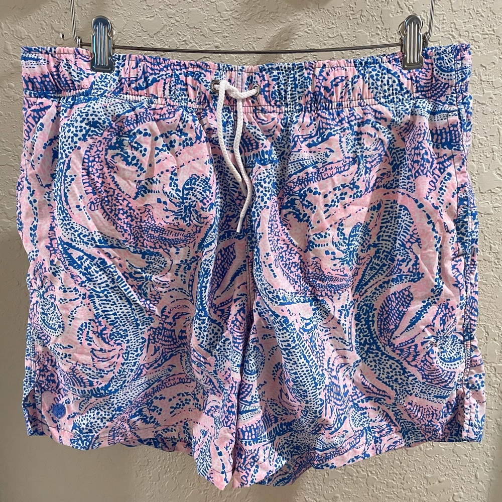 Lilly Pulitzer Men’s Swim Trunks - Large - Maybe Gator Coastal Blue - EUC
